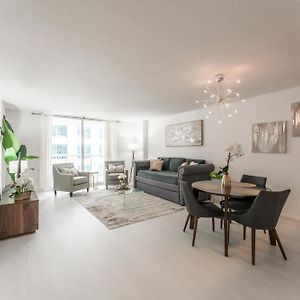 Deluxe One-Bedroom Apartment